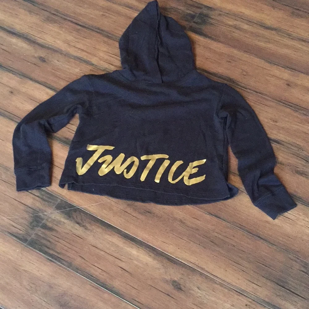 Justice sweatshirt black size 6/7 gold writing